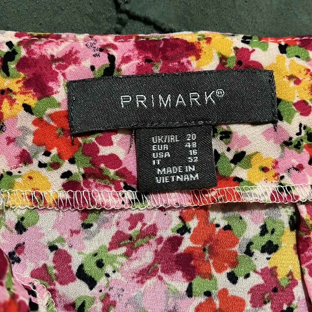 Floral mini skirt size 16 - Picture 3 of 4